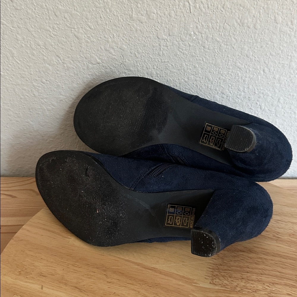 Journee Collection Womens Sanzi Kitten Heel Booties 6 navy - Picture 5 of 5